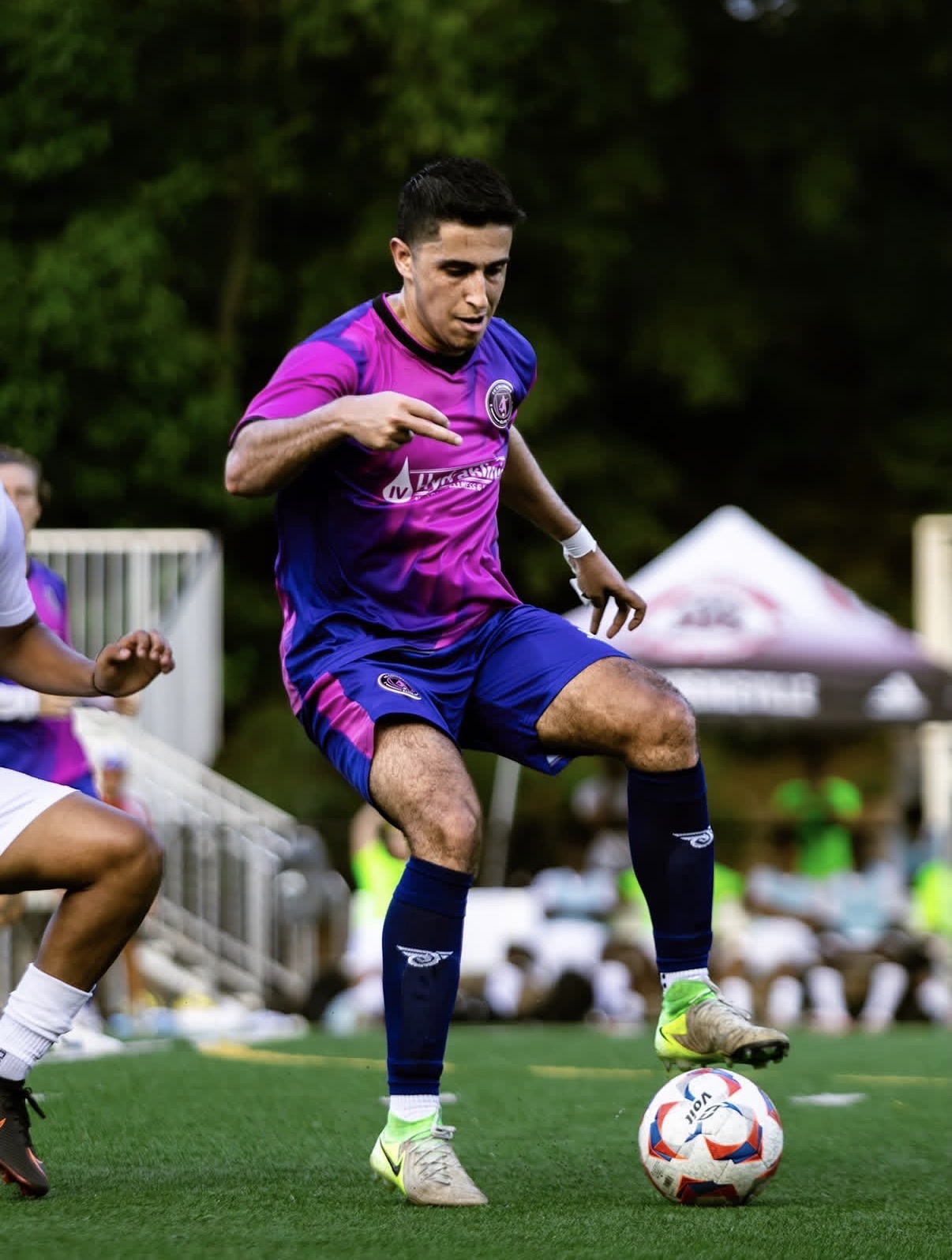 FC Columbus Elite player controlling the ball against UFA Lawrenceville